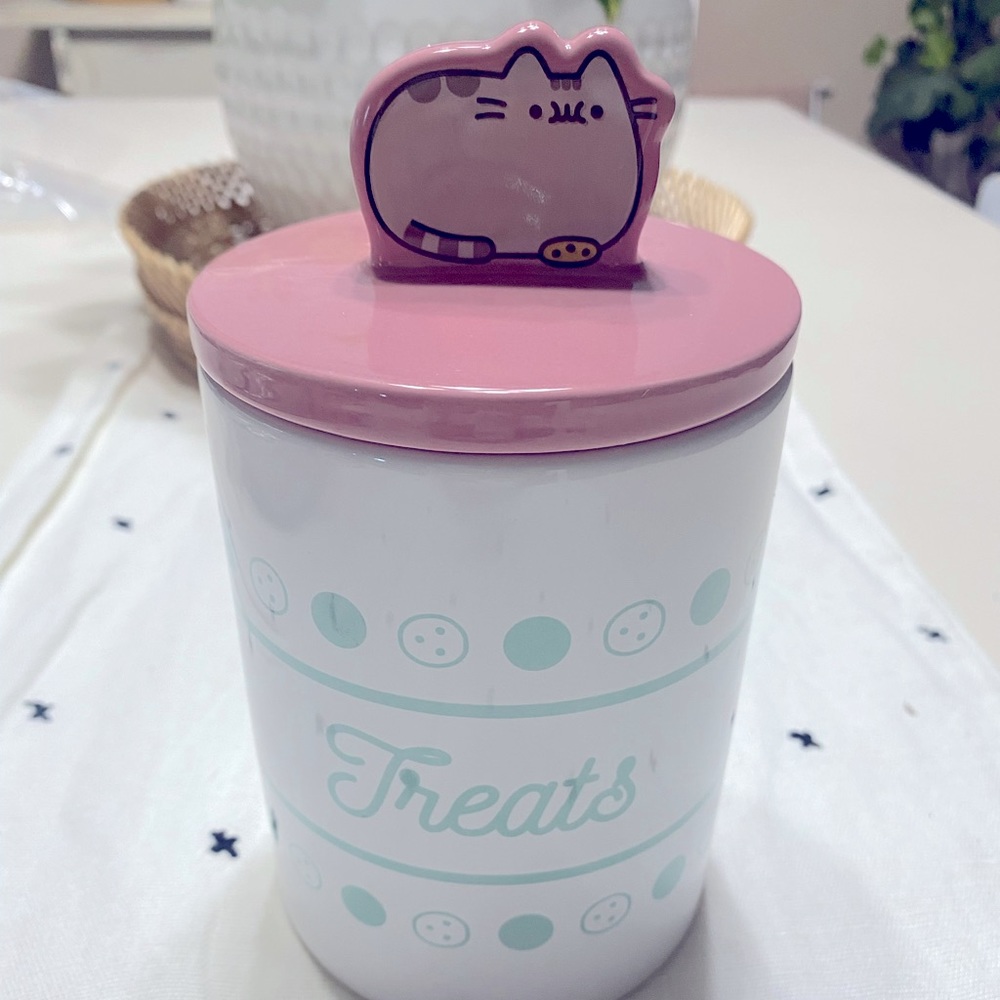 Pusheen treat canister